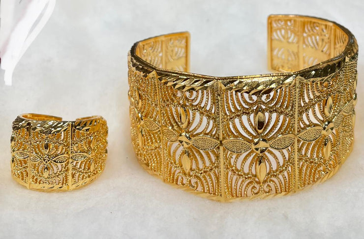 Stunning Gold Filigree Bracelet & Ring Set