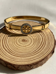 Elegant Gold Bracelet with Sparkling Detail